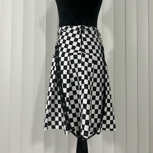HOT TOPIC Silver Grommet Pleated Checkered Suspender Skirt Dress Black White  L - Picture 4 of 12
